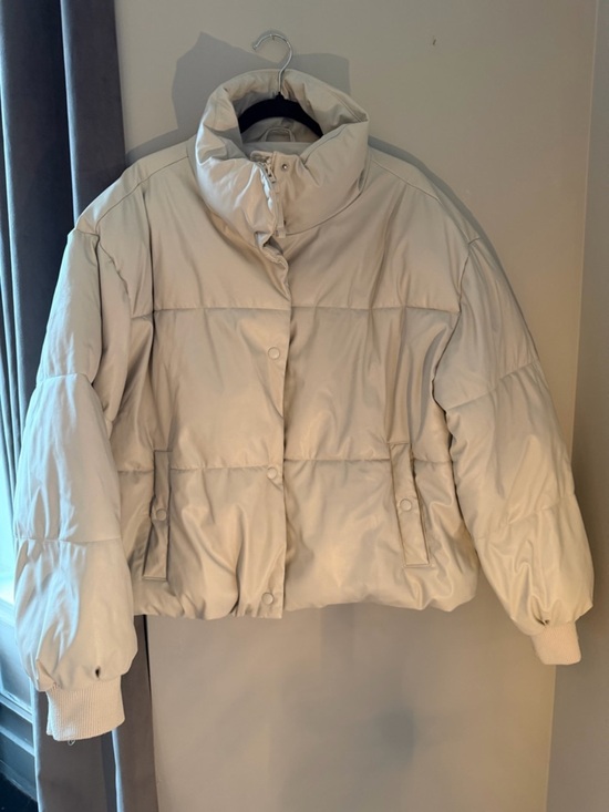 American Eagle Outfitters Jackets & Blazers - American Eagle Cream Vegan Leather Puffer Jacket XL